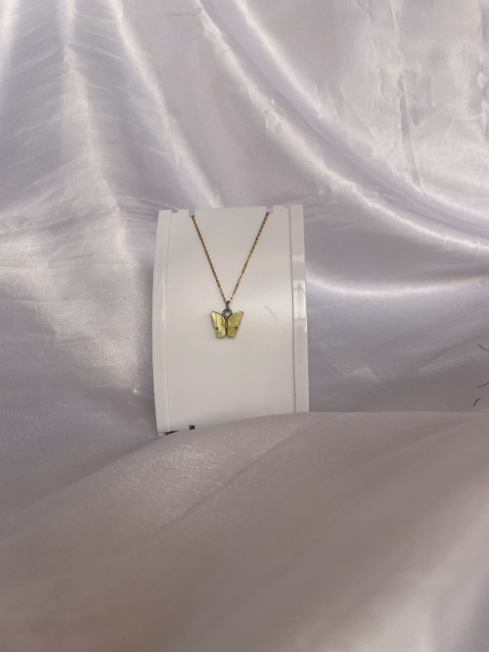 Chaîne papillon jaune